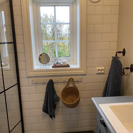 Sjarmerende Ved Vannet Evjen