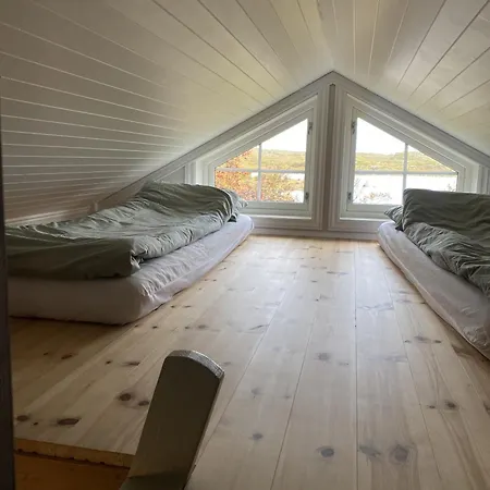 Sjarmerende Ved Vannet Holiday home Evjen